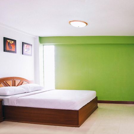 Motel Golden House @ On-Nut Station à Bangkok Extérieur photo