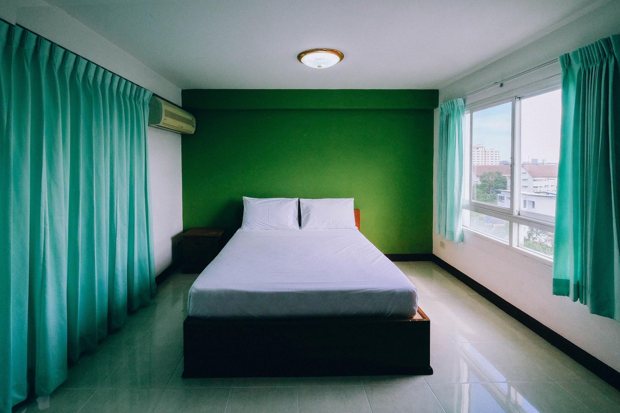 Motel Golden House @ On-Nut Station à Bangkok Extérieur photo