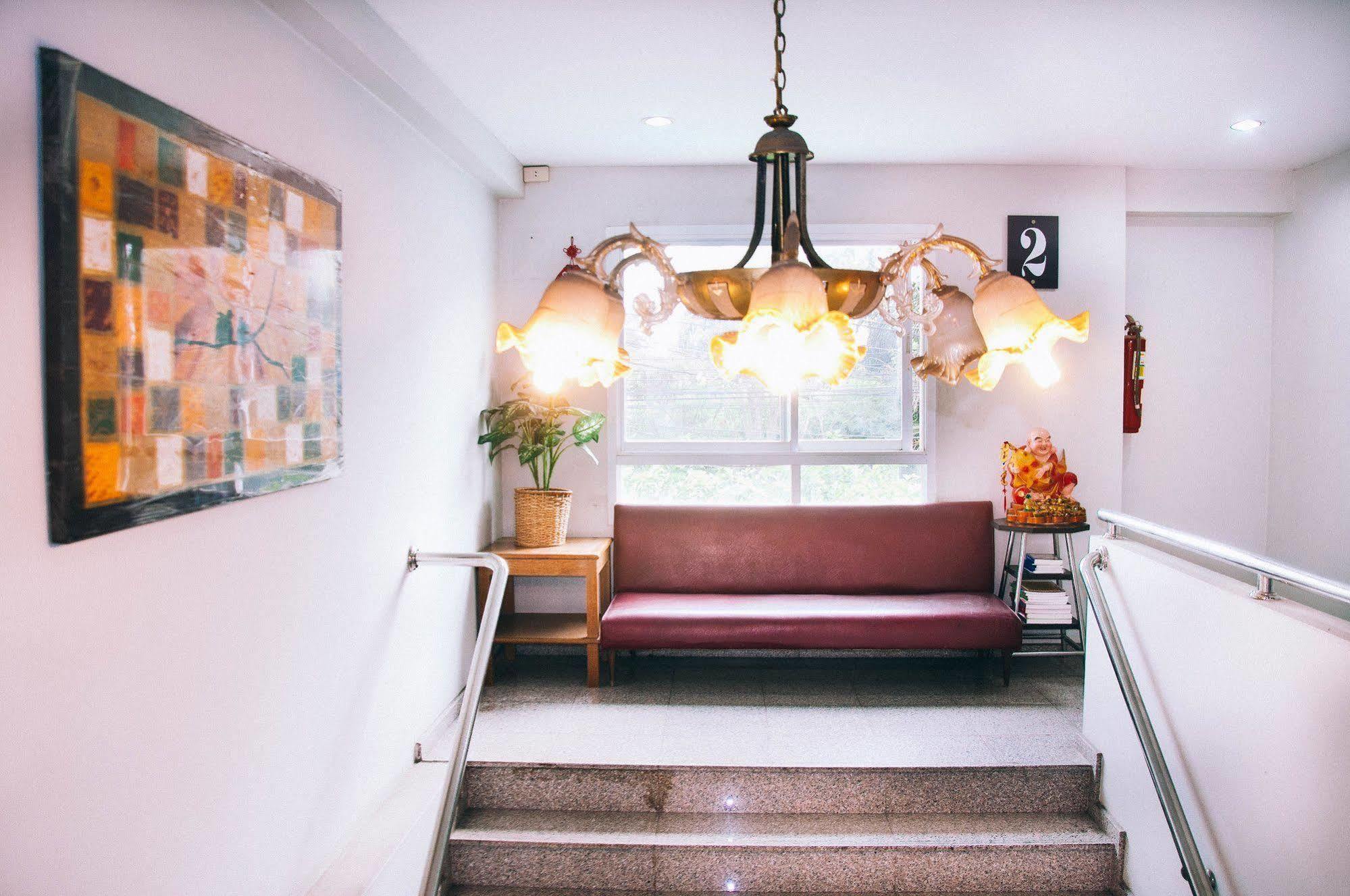 Motel Golden House @ On-Nut Station à Bangkok Extérieur photo